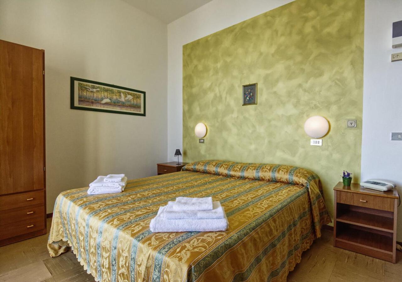 Hotel Pironi San Mauro Mare Buitenkant foto