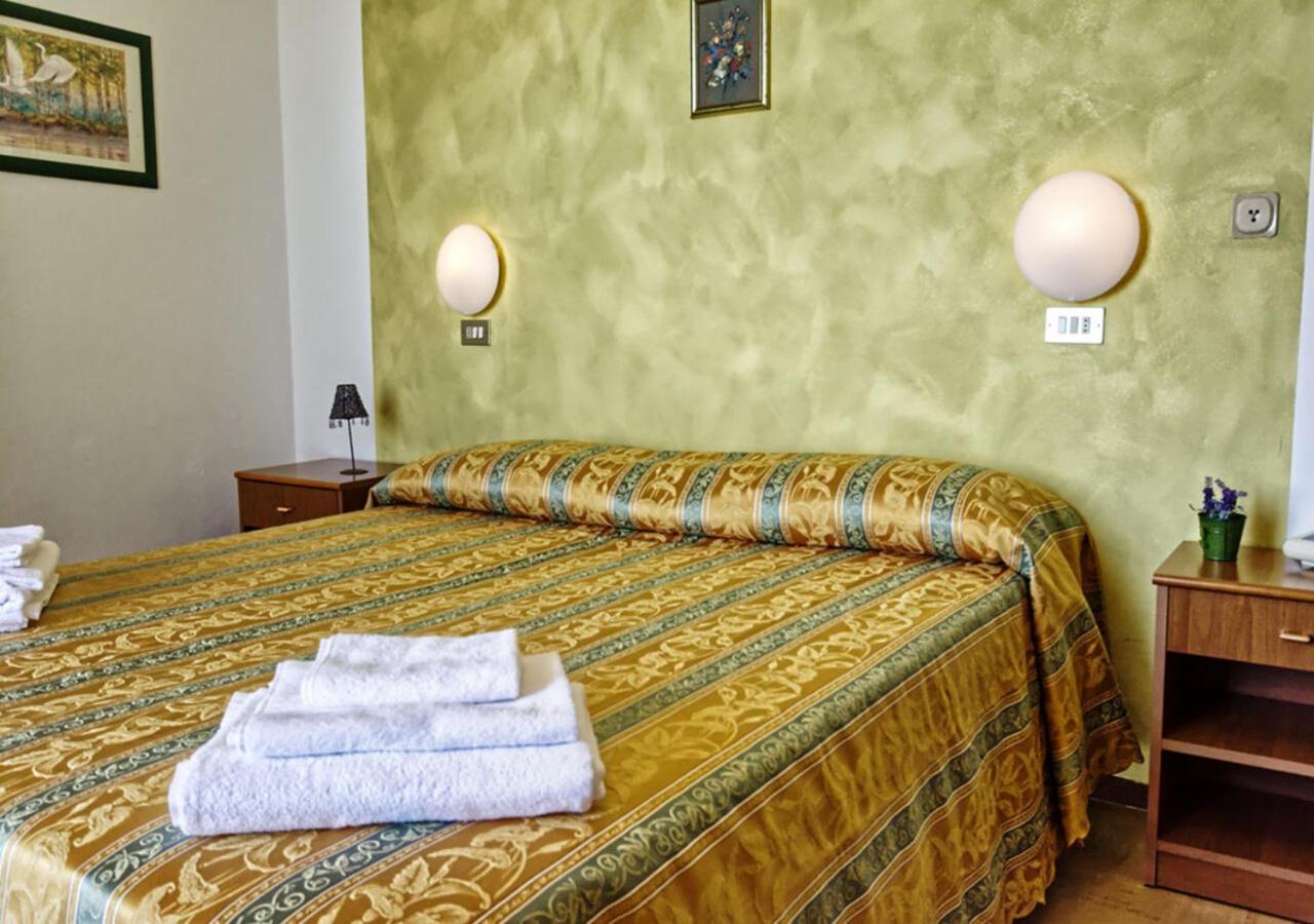 Hotel Pironi San Mauro Mare Buitenkant foto